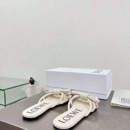 LOEWE 26S FLAMENCO KNOT SANDAL IN IVORY WHITE CALFSKIN