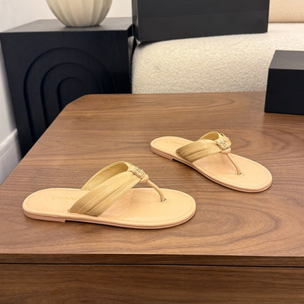 CHANEL 26S THONG SANDALS IN BEIGE CALFSKIN WITH CC LOGO