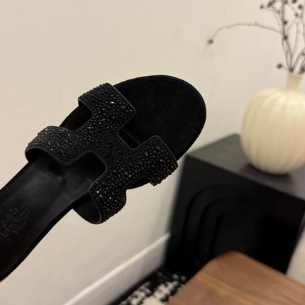 HM 26S OASIS SANDAL IN BLACK SUEDE WITH CRYSTALS