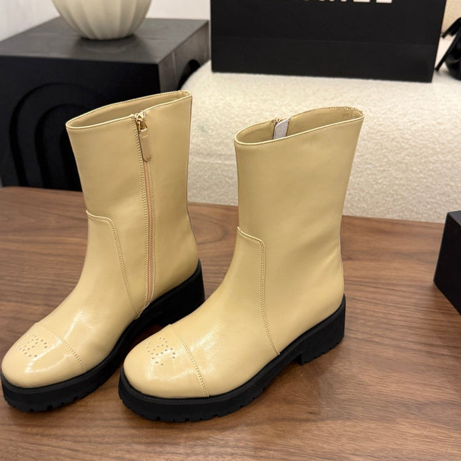CHANEL 26S ANKLE BOOTS 45 MM IN BEIGE PATENT LEATHER ROUNDED TOE