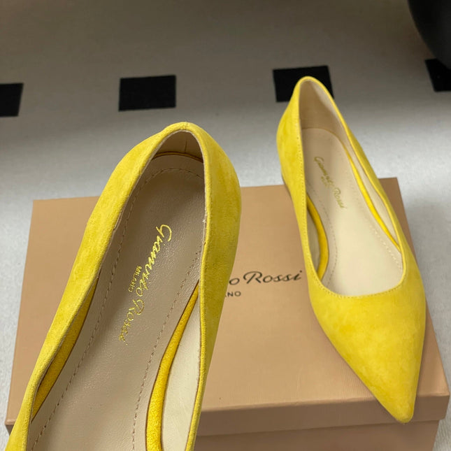 GIANVITO ROSSI 26S FLATS IN YELLOW SUEDE
