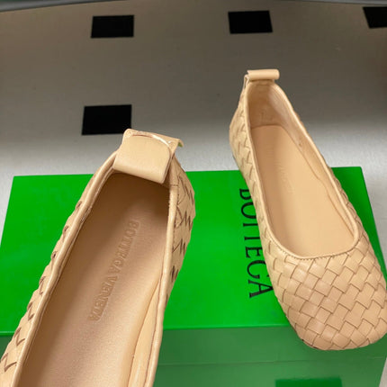 BOTTEGA VENETA 26S BALLET FLATS IN BEIGE WOVEN LAMBSKIN