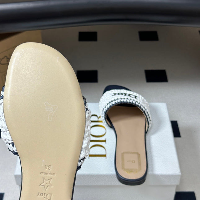 DIOR 26S FLAT SLIDE SANDALS IN WHITE AND NAVY BLUE RAFFIA