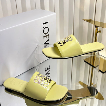 LOEWE 26S LOGO-EMBROIDERED SANDALS IN LIGHT YELLOW CALFSKIN