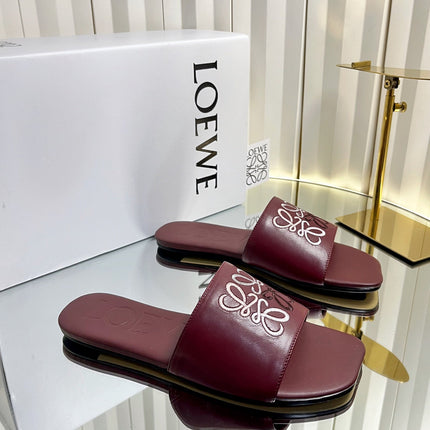 LOEWE 26S LOGO-EMBROIDERED SANDALS IN DARK RED CALFSKIN
