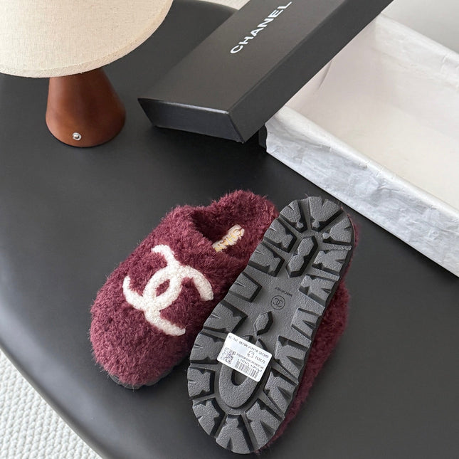 CHANEL 26S SLIDE SANDALS IN BURGUNDY SHEARLING UPPER AND LINING WITH WHITE CC LOGO