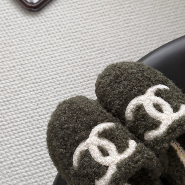 CHANEL 26S SLIDE SANDALS IN DARK GREY SHEARLING UPPER AND LINING WITH WHITE CC LOGO