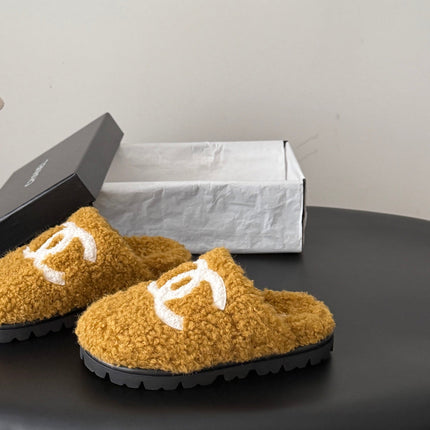 CHANEL 26S SLIDE SANDALS IN CAMEL SHEARLING UPPER AND LINING WITH WHITE CC LOGO