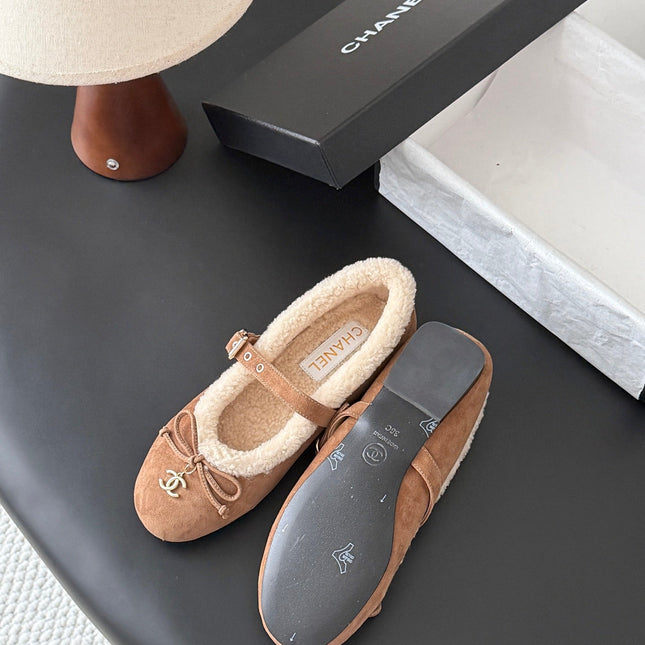 CHANEL 26S MARY JANE FLATS IN LIGHT BROWN SUEDE AND SHEARLING