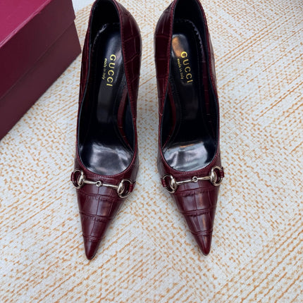 GUCCI 26S HORSEBIT PUMPS 105 MM IN DARK RED CROCODILE EMBOSSED LEATHER