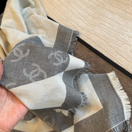 CHANEL 26S SCARF 140 IN SILK AND CASHMERE 510942