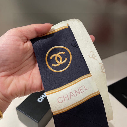 CHANEL 26S TWILLY SCARF IN SILK 424006
