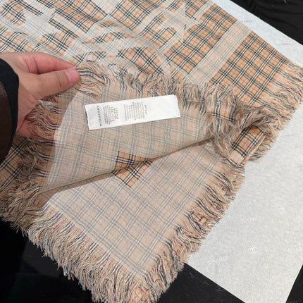 BURBERRY 26S SCARF 130CM IN CASHMERE 215168