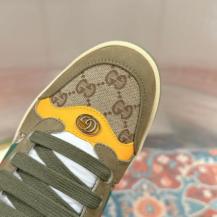 GUCCI 26S SCREENER SNEAKER IN OLIVE GREEN SUEDE AND BEIGE CANVAS