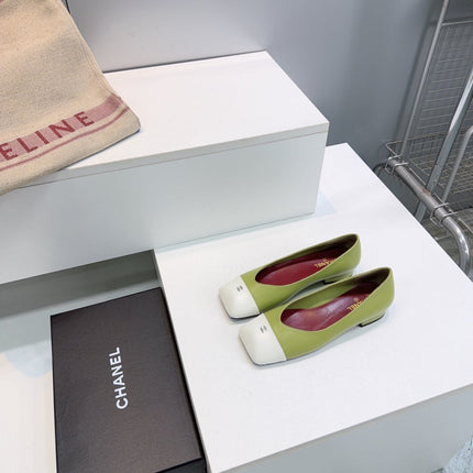 CHANEL 26S FLATS IN GREEN LAMBSKIN WITH WHITE CAP TOE
