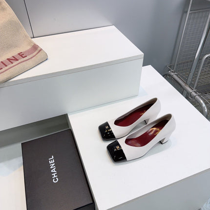 CHANEL 26S SQUARE-TOE HIGH HEELS 55 MM IN WHITE LAMBSKIN WITH BLACK CAP TOE