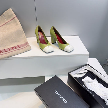 CHANEL 26S SQUARE-TOE HIGH HEELS 95 MM IN GREEN LAMBSKIN WITH WHITE CAP TOE
