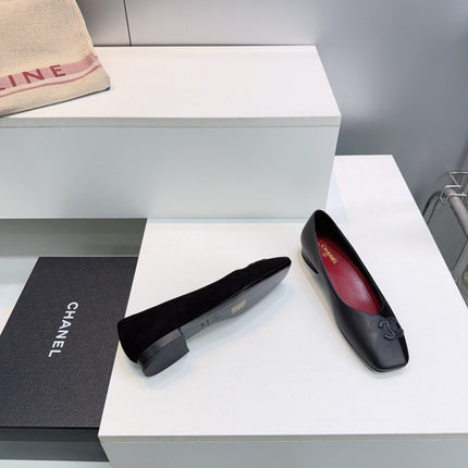 CHANEL 26S SQUARE-TOE FLATS IN BLACK LAMBSKIN AND SUEDE