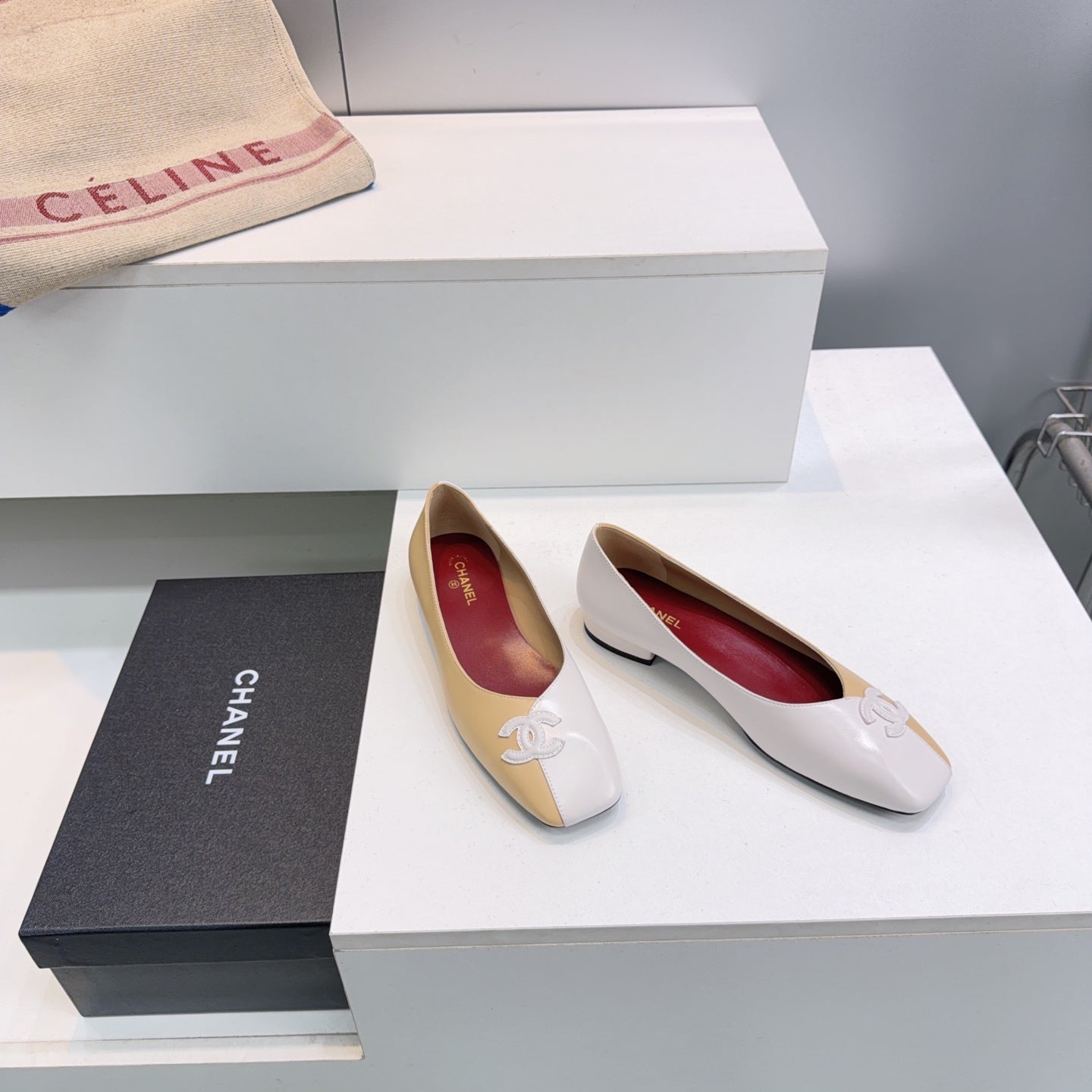 26S SQUARE-TOE FLATS IN BEIGE AND WHITE LAMBSKIN