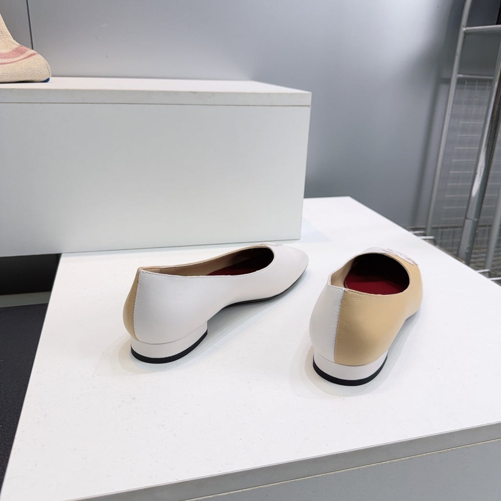 26S SQUARE-TOE FLATS IN BEIGE AND WHITE LAMBSKIN