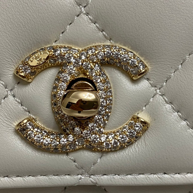 MINI FLAP BAG 19 IN WHITE CALFSKIN DIAMOND LOGO