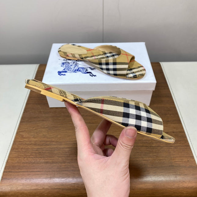 BURBERRY 26S SLIDES IN BEIGE PLAID FABRIC