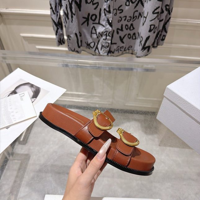 DIOR 26S MEDAILLON BUCKLE SLIDE IN BROWN CALFSKIN