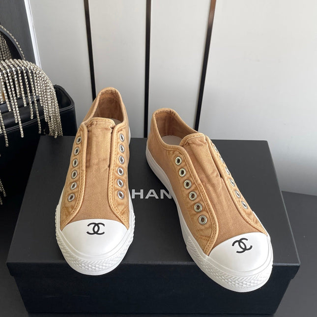 CHANEL 26S LOW TOP BEIGE IN NAVY BLUE CANVAS