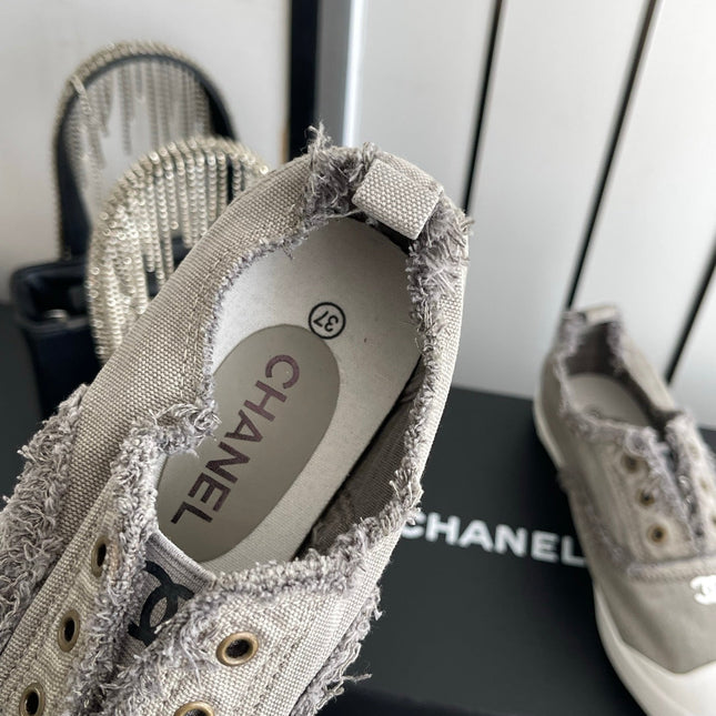 CHANEL 26S LOW TOP SNEAKERS IN GREY FRAYED CANVAS
