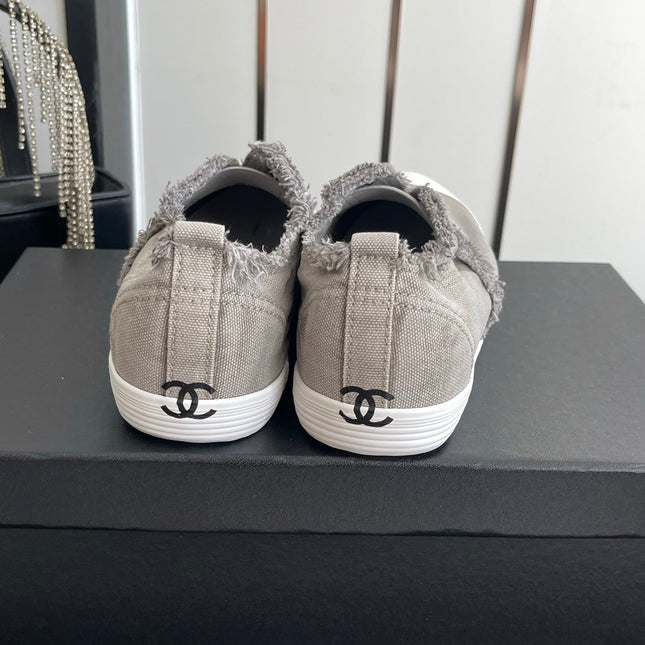 CHANEL 26S LOW TOP SNEAKERS IN GREY FRAYED CANVAS