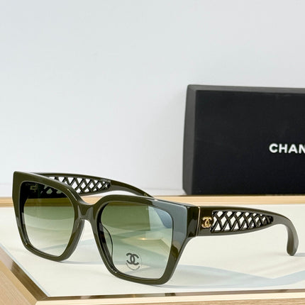 CHANEL 26S OVERSIZED SQUARE FRAME IN ACETATE 417061
