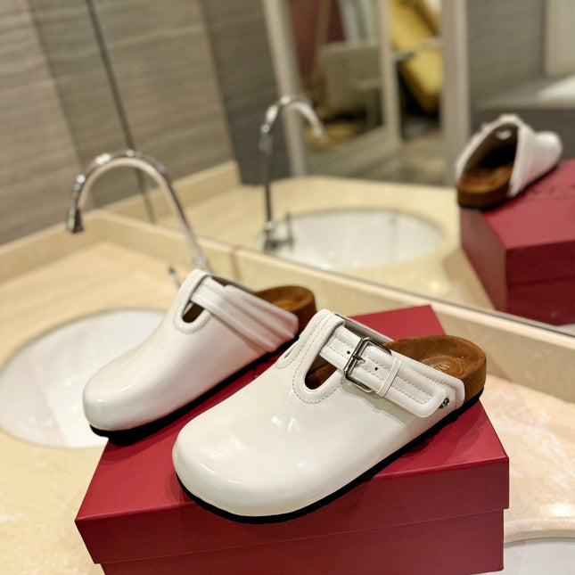 VALENTINO 26S FLAT MULES IN WHITE PATENT CALFSKIN