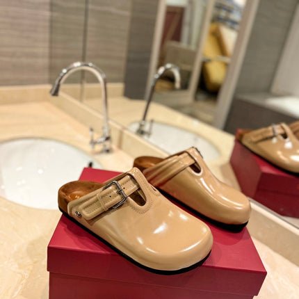 FUSSFRIEND CAMEL BROWN PATENT CALFSKIN LEATHER SABOT
