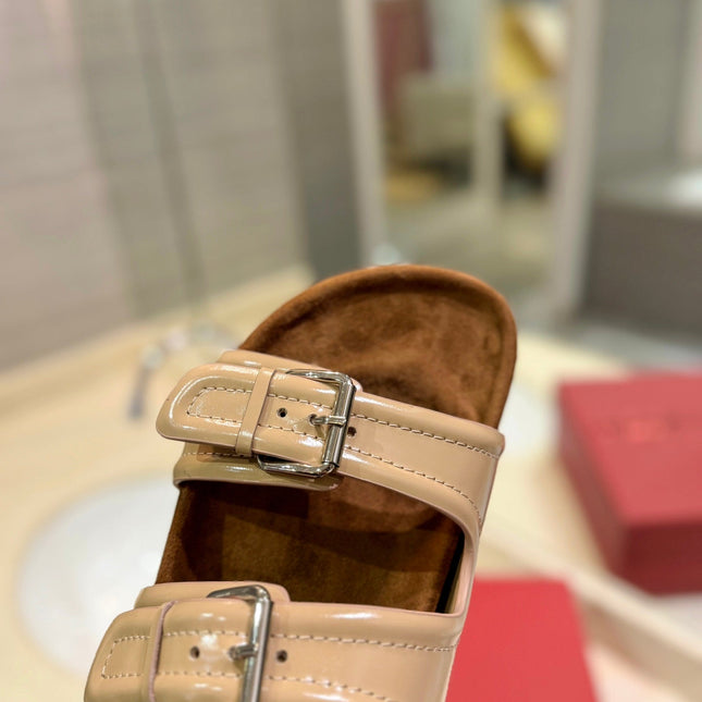 VALENTINO 26S FOOTBED SANDALS IN BEIGE GLOSSY LEATHER MIX BROWN SUEDE