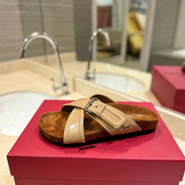 VALENTINO 26S CROSS STRAP SANDALS IN BEIGE GLOSSY LEATHER MIX BROWN SUEDE