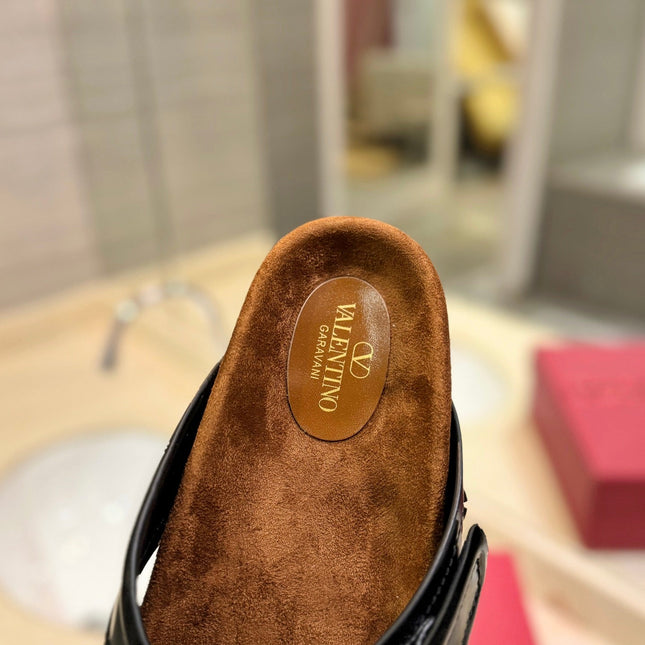 VALENTINO 26S CROSS STRAP SANDALS IN BLACK GLOSSY LEATHER MIX BROWN SUEDE