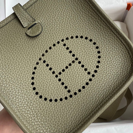 HM 25S EVELYNE 17 CM IN OLIVE GRAY COWHIDE WITH GOLD HARDWARE