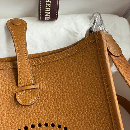 HM 25S EVELYNE 17 CM IN DARK BROWN COWHIDE WITH SILVER HARDWARE