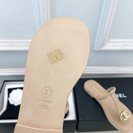 CHANEL 26S THONG SANDALS IN BEIGE LAMBSKIN WITH GOLD TONE CC LOGO