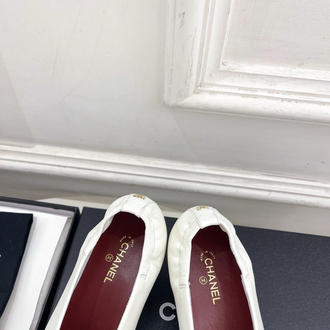 CHANEL 26S SQUARE TOE PUMPS 50 MM IN WHITE LAMBSKIN WITH BLACK TOE CAP