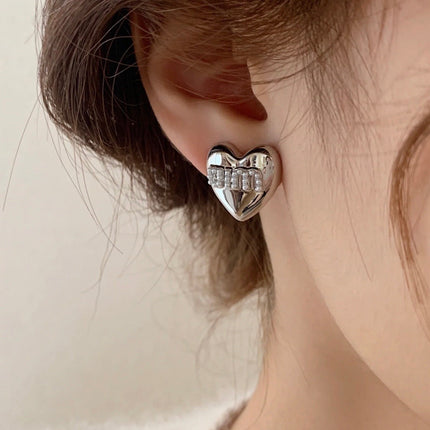 MIUMIU 26S HEART LOGO STUD EARRINGS WITH PEARL DETAILS IN SILVER TONE METAL 630844